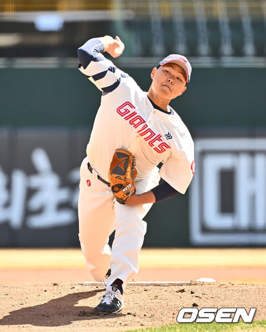 [OSEN=부산, 이석우 기자] 14일 부산 사직야구장에서 2025 신한 SOL 뱅크 KBO 리그 롯데 자이언츠와 한화 이글스의 시범경기가 열렸다. 홈팀 롯데는 박진이 선발로 출전하고, 방문팀 한화는 엄상백이 선발로 출전했다.롯데 자이언츠 선발 투수 박진이 역투하고 있다. 2025.03.14 / foto0307@osen.co.kr