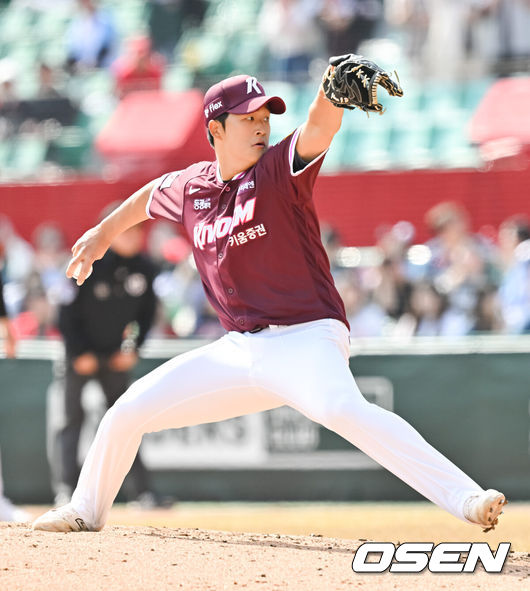 [OSEN=인천, 박준형 기자] 14일 오후 인천 SSG랜더스필드에서 ‘2025 신한 SOL Bank KBO리그’ SSG 랜더스와 키움 히어로즈의 시범경기가 열렸다.홈팀 SSG은 박종훈을 키움은 김서준을 선발투수로 내세웠다.,5회말 키움 전준표 투수가 역투하고 있다. 2025.03.14 / soul1014@osen.co.kr