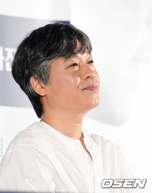[OSEN=조은정 기자] 9일 오후 서울 광진구 롯데시네마 건대입구에서 영화 ‘사라진 시간(감독 정진영)’ 언론시사회가 열렸다. '사라진 시간'은 의문의 화재사건을 수사하던 형사 ‘형구(조진웅)’가 자신이 믿었던 모든 것이 사라지는 충격적인 상황과 마주하면서 자신의 삶을 찾아 나서는 이야기를 담은 작품이다. 18일 개봉.배우 정해균이 취재진의 질문을 경청하고 있다. /cej@osen.co.kr
