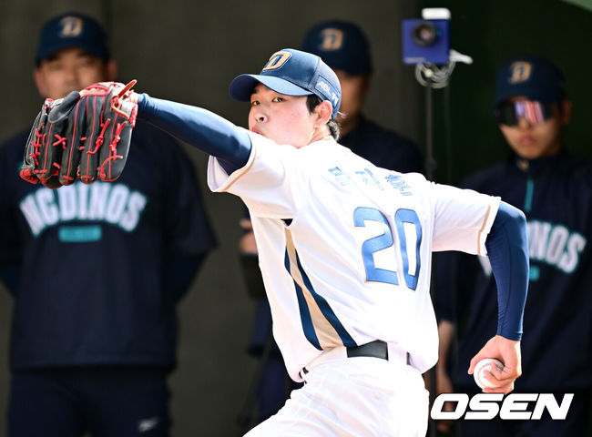 [OSEN=타이난(대만), 최규한 기자] 프로야구 NC 다이노스가 23일(한국시간) 대만 타이난 아시아-태평양 국제야구센터에 스프링캠프를 차리고 구슬땀을 흘렸다.NC CAMP 2 타이난은 총 41명의 선수가 참여한다. 내달4일까지 대만프로야구(CPBL) 팀들과8경기 평가전을 통해 실전 감각을 끌어올릴 예정이다.NC 목지훈이 불펜 피칭을 펼치고 있다. 2025.02.23 / dreamer@osen.co.kr
