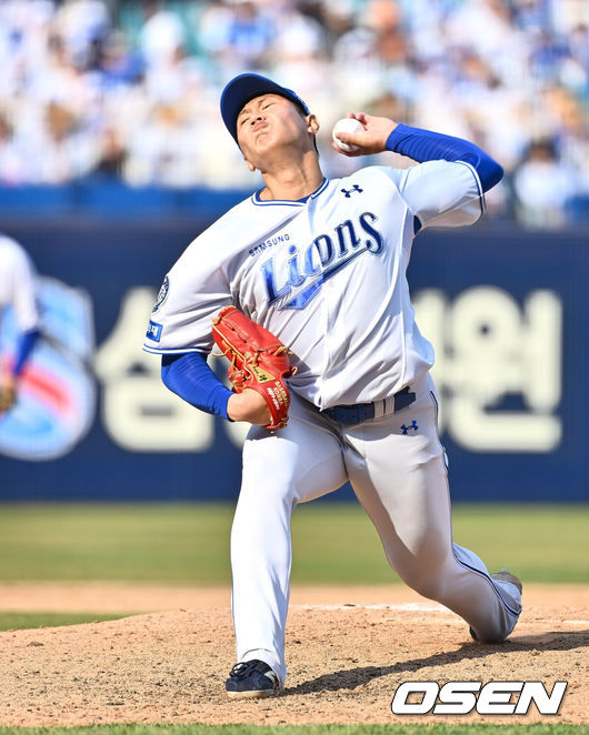 [OSEN=대구, 이석우 기자] 23일 대구삼성라이온즈파크에서 2025 신한 SOL 뱅크 KBO 리그 삼성 라이온즈와 키움 히어로즈의 경기가 열렸다. 홈팀 삼성은 백정현이, 방문팀 키움은 하영민이 선발 출전했다. 삼성 라이온즈 배찬승이 역투하고 있다. 2025.03.23 / foto0307@osen.co.kr
