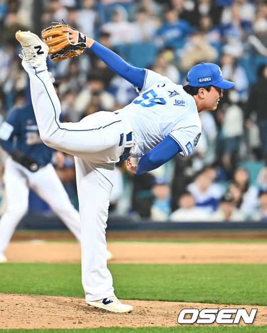 [OSEN=대구, 이석우 기자] 25일 대구삼성라이온즈파크에서 2025 신한 SOL 뱅크 KBO 리그 삼성 라이온즈와 NC 다이노스의 경기가 열렸다. 홈팀 삼성은 최원태가, 방문팀 NC는 최성영이 선발 출전했다. 삼성 라이온즈 이재희가 역투하고 있다. 2025.03.25 / foto0307@osen.co.kr