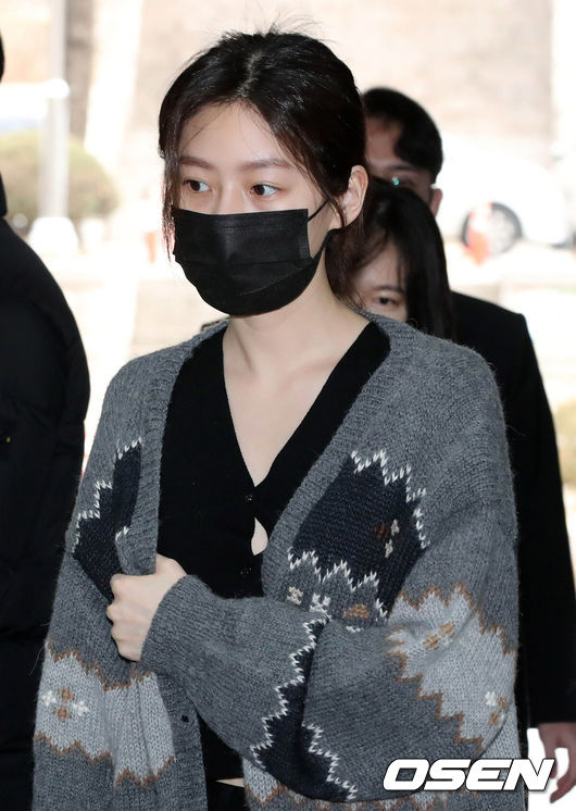 [OSEN=조은정 기자]도로교통법 위반(음주운전) 등 혐의로 기소된 배우 김새론이 8일 오전 서울 서초구 서울중앙지방법원에서 열린 1심 공판에 출석하고 있다.김새론은 지난해 5월 서울 강남구 청담동에서 음주 운전을 하다 가드레일과 가로수, 변압기를 여러 차례 들이받는 사고를 냈다. 2023.03.08 /cej@osen.co.kr
