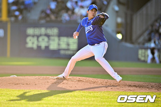 [OSEN=잠실, 조은정 기자]29일 서울 송파구 잠실야구장에서 2025 신한 SOL Bank KBO리그 두산 베어스와 삼성 라이온즈의 경기가 열렸다.이날 홈팀 두산은 잭로그를, 원정팀 삼성은 원태인을 선발 투수로 내세웠다.1회말 삼성 원태인이 역투하고 있다. 2025.03.29 /cej@osen.co.kr
