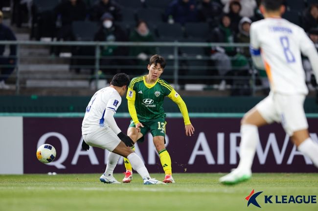 [사진] 강상윤(가운데) / 한국프로축구연맹