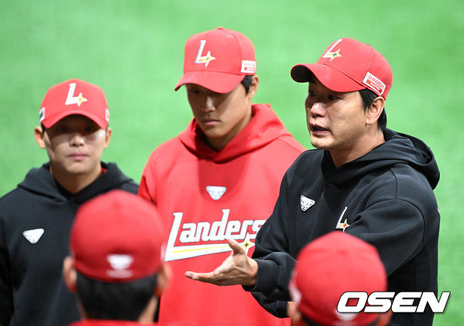 경기 전 선수단 불러 모은 캡틴 김광현