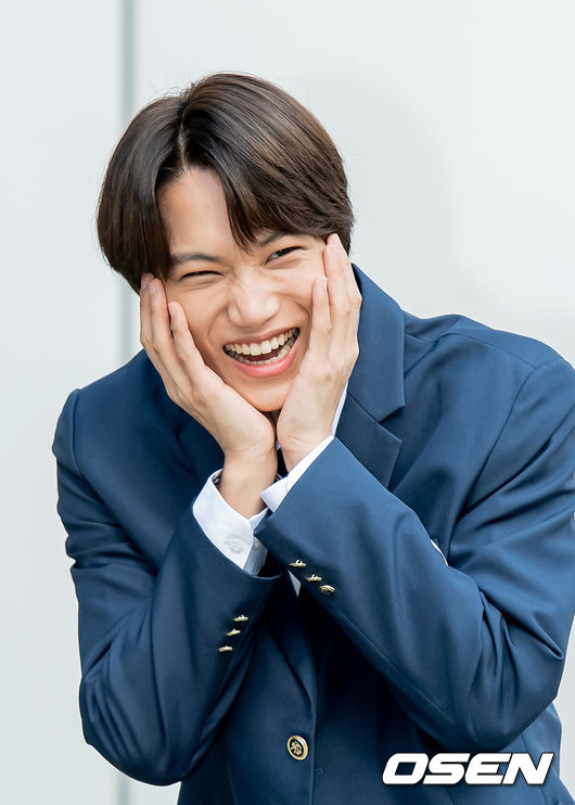 [OSEN=민경훈 기자] 18일 오후 경기도 고양시 일산동구 JTBC 스튜디오에서 '아는형님' 녹화방송이 진행됐다.엑소(EXO) 카이가 취재진을 향해 포즈를 취하고 있다. 21.11.18/rumi@osen.co.kr
