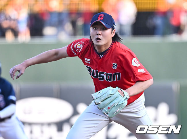 [OSEN=부산, 이석우 기자] 롯데 자이언츠 정철원279 2025.04.06 / foto0307@osen.co.kr
