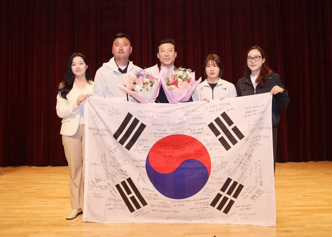 김택수 선수촌장은“국가대표 선수들이 최고의 경기력을 발휘할 수 있도록 최적의 훈련 환경을 조성하겠다”며“선수,지도자,임직원이 서로를 신뢰하고 존중하는 문화를 바탕으로 투명하고 공정한 운영을 통해 모두가 함께 성장하고 소통하는 열린 선수촌 문화를 만들어 나가겠다”고 밝혔다. / 대한체육회
