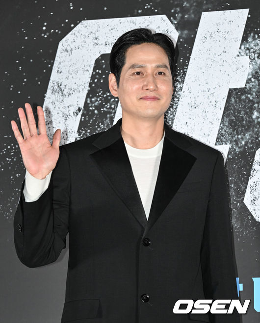 [OSEN=조은정 기자]영화 '야당' 언론배급시사회 및 기자간담회가 7일 서울 강남구 메가박스 코엑스에서 열렸다.‘야당’은 대한민국 마약판을 설계하는 브로커 ‘야당’, 더 높은 곳에 오르려는 ‘검사’, 마약 범죄 소탕에 모든 것을 건 ‘형사’가 서로 다른 목적을 가지고 엮이며 펼쳐지는 범죄 액션 영화다.배우 박해준이 포즈를 취하고 있다. 2025.04.07 /cej@osen.co.kr