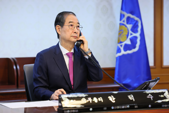 한덕수 대통령 권한대행 국무총리가 8일 정부서울청사에서 도널드 트럼프 미국 대통령과 통화하고 있다. 국무총리실
