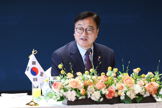 우원식 국회의장이 9일 서울 여의도 국회 사랑재에서 열린 아랍연맹 주한 외교사절 초청 오찬 간담회에서 발언하고 있다. 사진 국회의장실