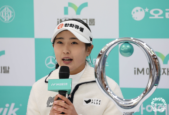 경기 후 공식 기자회견에서 우승 소감 밝히는 김민주. 사진 KLPGT