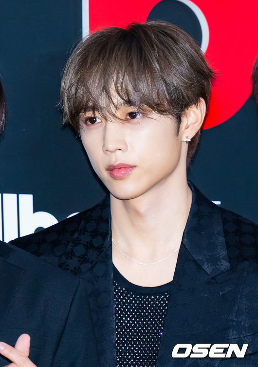 [OSEN=민경훈 기자] 27일 오후 서울 중구 서울 신라호텔 영빈관에서 'Billboard K POWER 100' 이벤트 포토월 행사가 진행됐다.이 행사는 빌보드 코리아의 공식 론칭을 기념하는 자리로, 한국 대중음악의 근 100년 역사를 기념하며 K-팝을 중심으로 한 한국 음악이 세계 음악 산업에 끼친 영향력을 조명하기 위해 마련됐다.더보이즈 선우가 포토타임을 갖고 있다. 2024.08.27 / rumi@osen.co.kr