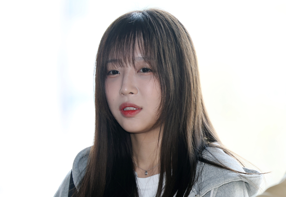 유튜버 쯔양(본명 박정원)이 16일 조사를 위해 서울 강남구 강남경찰서로 출석하며 취재진의 질문에 답하고 있다. 연합뉴스