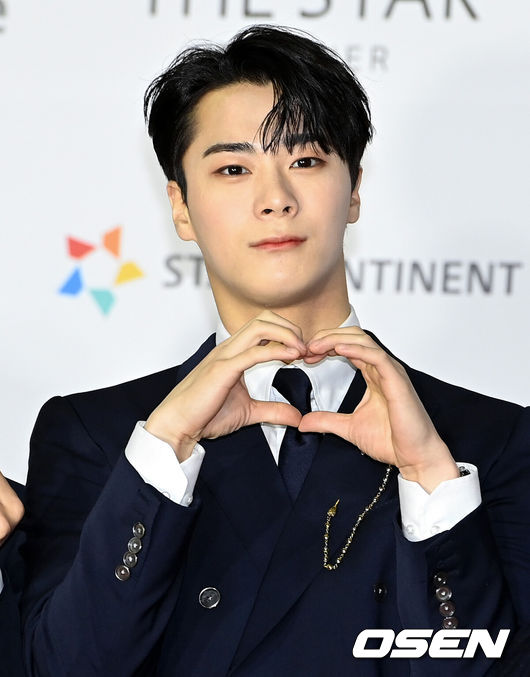 [OSEN=조은정 기자] 2일 오후 서울 강서구 KBS 아레나홀에서 2021 Asia Artist Awards(2021 AAA) 레드카펫 행사가 열렸다. 아스트로 문빈이 포즈를 취하고 있다. 2021.12.02 /cej@osen.co.kr