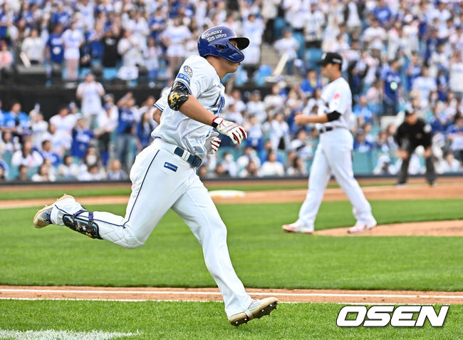 [OSEN=대구, 이석우 기자] 19일 대구삼성라이온즈파크에서 2025 신한 SOL 뱅크 KBO 리그 삼성 라이온즈와 롯데 자이언츠의 경기가 열렸다. 홈팀 삼성은 김대호가, 방문팀 롯데는 김진욱이 선발 출전했다. 삼성 라이온즈 김영웅이 2회말 우월 솔로 홈런을 치고 있다. 2025.04.19 / foto0307@osen.co.kr