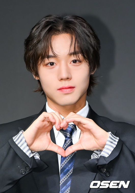 [OSEN=박준형 기자] 21일 서우 마포구 호텔나루에서 넷플릭스(Netflix) 시리즈 ‘약한영웅 Class 2’의 제작발표회가진행됐다.배우 박지훈과 려운, 최민영, 유수빈, 배나라, 이민재, 이준영가 출연하는 ‘약한영웅 Class 2’는 지난 2022년 센세이션을 일으키며 학원 액션 성장 드라마의 신기원을 연 ‘약한영웅 Class 1’의 두 번째 이야기다.배우 박지훈이 포즈를 취하고 있다. 2025.04.21 / soul1014@osen.co.kr