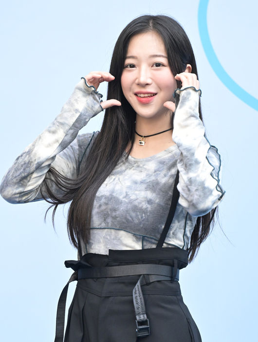 [OSEN=조은정 기자] 9일 서울 동대문 디자인플라자(DDP)에서 ‘2024 S/S 서울패션위크’ 포토월 행사가 열렸다.유튜버 쯔양이 포즈를 취하고 있다. 2023.09.09 /cej@osen.co.kr 