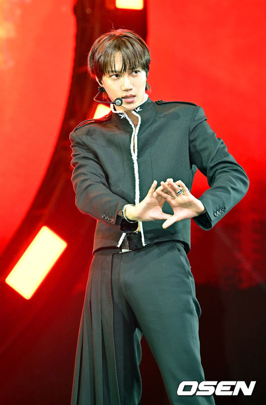 [OSEN=민경훈 기자] 그룹 엑소(EXO)의 멤버 카이 네 번째 미니앨범 '웨이트 온 미(Wait On Me)' 발매 쇼케이스가 21일 오후 서울 광장동 예스24라이브홀에서 열렸다.
