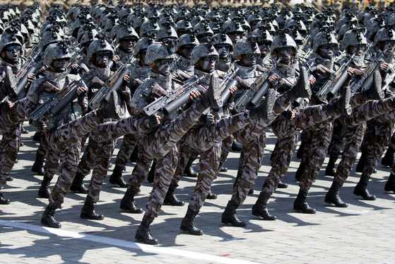 북한 건국 70주년 기념 열병식에서 북한군이 행진하는 모습. AP=연합뉴스