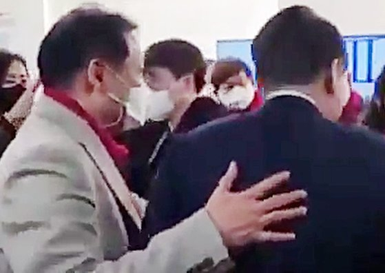 건진법사 전성배씨와 처남 김모씨는 윤석열 대통령 후보 대선캠프 산하 네트워크본부에서 상임고문과 현장지원팀으로 활동했다. 유튜브 캡처