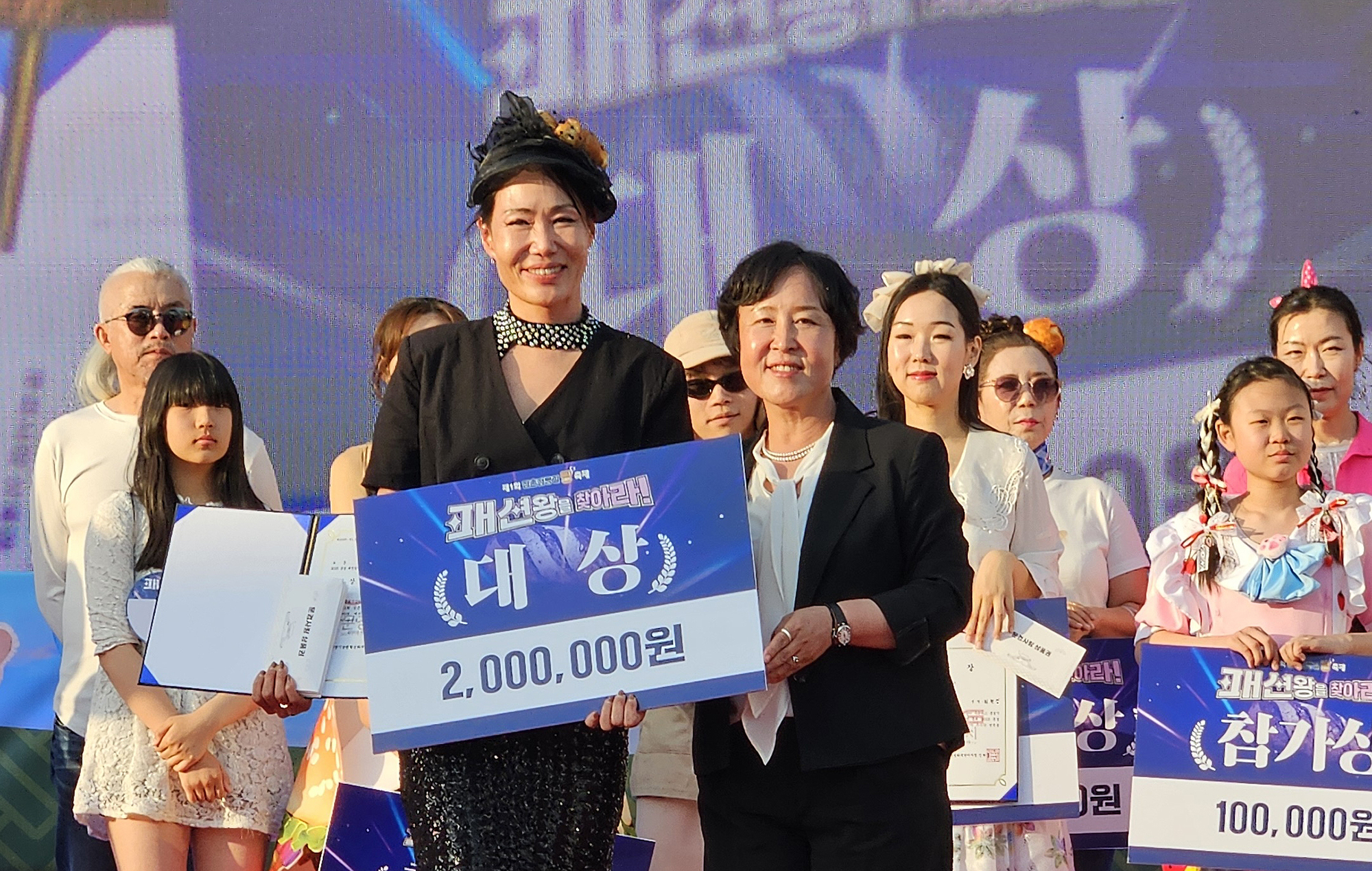 영남이공대학교 모델테이너과 박신영 씨가 2025 문경 패션왕을 찾아라 패션대전에서 대상을 수상했다.