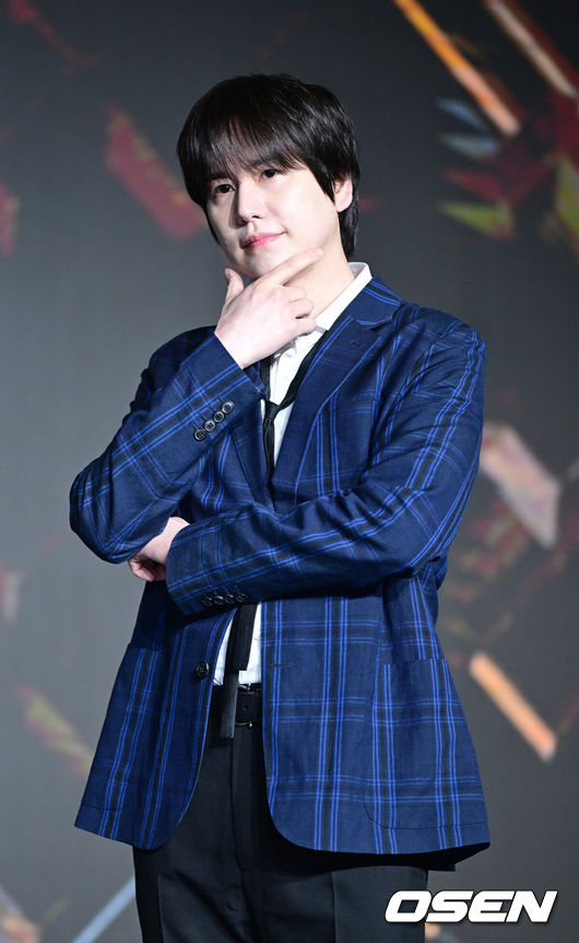 [OSEN=최규한 기자] 29일 오전 서울 마포동 호텔나루 엠갤러리에서 넷플릭스‘데블스 플랜: 데스룸’ 제작발표회가 열렸다.‘데블스 플랜: 데스룸’은 다양한 직업군의 플레이어가 7일간 합숙하며 최고의 브레인을 가리는 두뇌 서바이벌 게임이다.가수 규현이 포토타임을 하고 있다. 2025.04.29 / dreamer@osen.co.kr