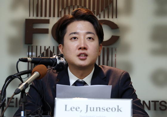 이준석 개혁신당 대통령 후보가 28일 서울 중구 프레스센터에서 외신기자 간담회를 하고 있다. 뉴스1