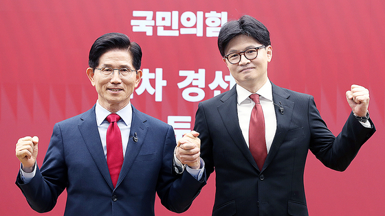  국민의힘 김문수(왼쪽)·한동훈 대선 경선 후보. 국회사진기자단