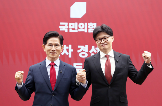 국민의힘 김문수(왼쪽)·한동훈 대선 경선 후보. 국회사진기자단