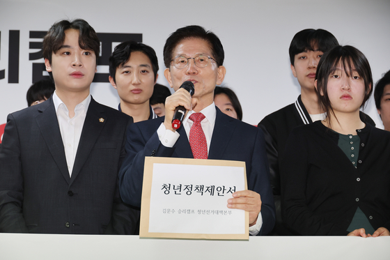 김문수 국민의힘 대선 경선 후보가 4월 15일 서울 여의도 대하빌딩에서 청년·대학생들의 지지 선언 기자회견에 참석해 발언하고 있다. 연합뉴스