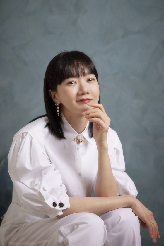 배두나는 영화 '바이러스'에서 이유없이 사랑에 빠지는 바이러스에 감염된 여주인공 택선 역을 맡았다. 사진 바이포엠스튜디오