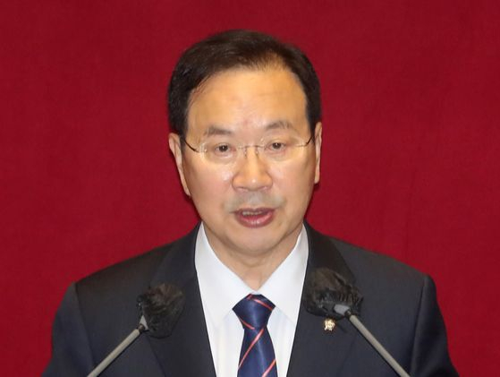 하영제 당시 국민의힘 의원이 지난 2023년 3월 30일 서울 여의도 국회 본회의장에서 열린 제404회 국회(임시회) 제2차 본회의에 참석해 본인에 대한 체포동의요청안 관련 신상발언을 하고 있다. 뉴시스