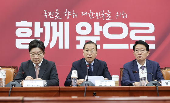 권영세 국민의힘 비상대책위원장(가운데)이 1일 오전 국회에서 열린 비상대책위원회의에서 발언하고 있다. 임현동 기자