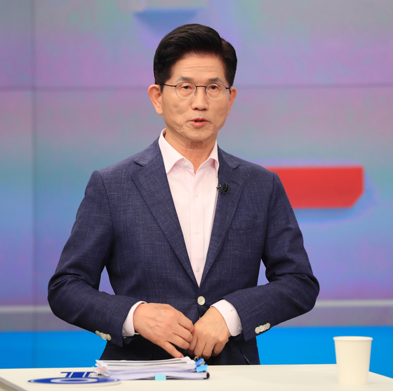 2025년 4월 30일 오후 서울 중구 TV조선에서 국민의힘 제21대 대통령선거 경선 결선투표에 진출한 김문수 후보가 토론 준비를 하고 있다. 국회사진기자단