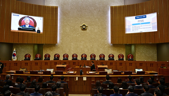 조희대 대법원장을 비롯한 대법관들이 1일 서울 서초구 대법원에서 더불어민주당 이재명 대선 후보의 공직선거법 위반 사건 상고심 선고를 위해 참석해 있다. 연합뉴스