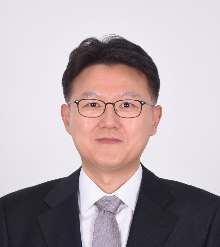 2025 한국세라믹학회 춘계학술대회에서 학술상을 수상한 한국재료연구원 한병동 책임연구원.