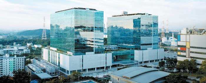 삼성디스플레이가 지난달 24일 열린 ‘2025 중앙 ESG 경영대상’ 시상식에서 비상장사 부문 S분야 대상을 받았다. [사진 삼성디스플레이]