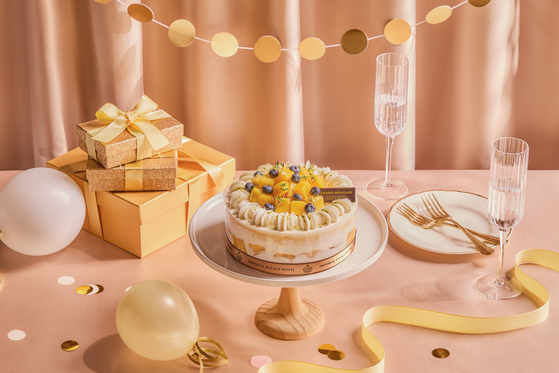 그랜드 머큐어 임피리얼 팰리스는 생일을 맞은 고객에게 5만원 상당의 애플망고 케이크를 선물한다. 사진 그랜드 머큐어 임피리얼 팰리스