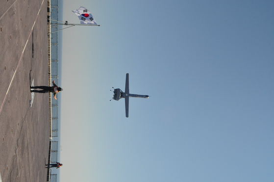 지난해 6월 20일 해군의 상륙함 독도함에서 실드 AI의 드론 V-BAT 운용을 시험했다. V-BAT은 수직 이착륙과 완전 자율비행이 가능하다. 실드 AI