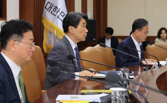 사회관계장관회의 주재하는 이주호 부총리 (서울=연합뉴스) 최재구 기자 = 이주호 부총리 겸 교육부 장관이 1일 서울 종로구 정부서울청사에서 열린 사회관계장관회의에서 발언하고 있다. 2025.5.1 jjaeck9@yna.co.kr (끝) 〈저작권자(c) 연합뉴스, 무단 전재-재배포, AI 학습 및 활용 금지〉