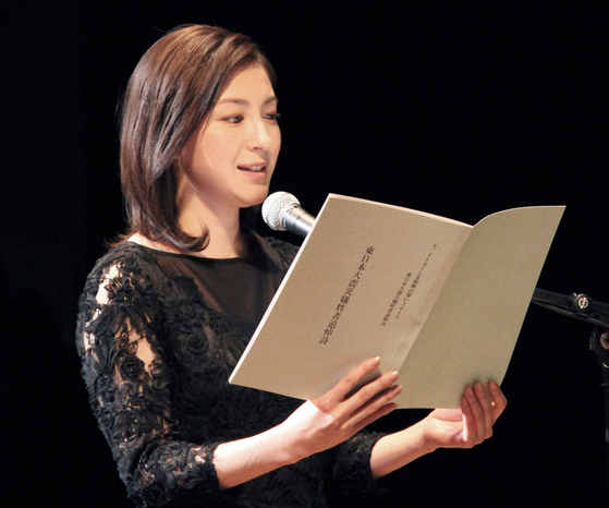 일본 여배우 히로스에 료코가 최근 병원에 입원 당시 간호사를 폭행해 경찰에 체포됐다. 사진은 2013년 한 행사에 참석했을 때의 모습. 연합뉴스