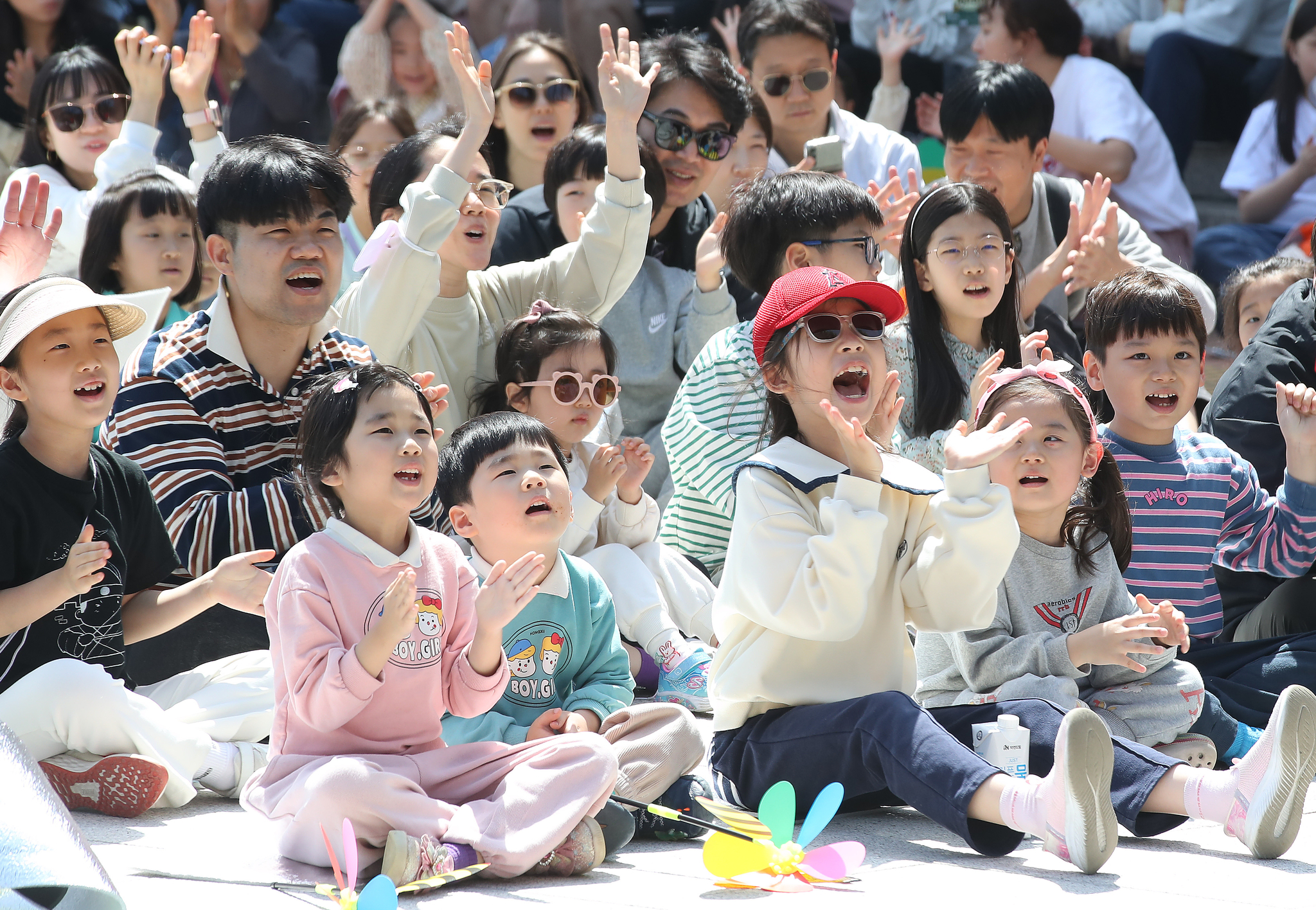 4일 대구 수성구 국립대구박물관을 찾은 어린이들이 마술공연을 관람하며 즐거운 시간을 보내고 있다. 뉴스1
