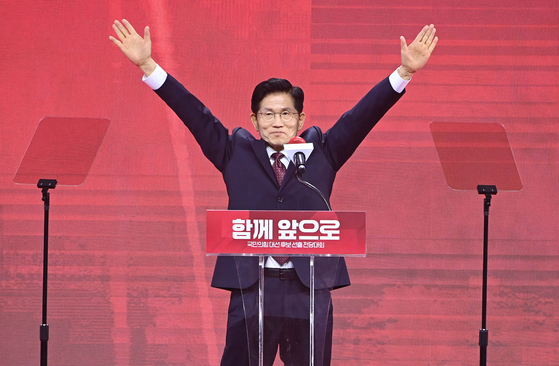 김문수 국민의힘 대선 후보가 3일 오후 경기 일산 킨텍스에서 열린 제5차 전당대회에서 최종 후보로 확정된 뒤 기뻐하고 있다. 임현동 기자