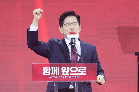 국민의힘 대선 후보로 선출된 김문수 후보가 3일 경기 고양시 킨텍스에서 열린 국민의힘 전당대회에서 수락 연설을 하고 있다. 연합뉴스