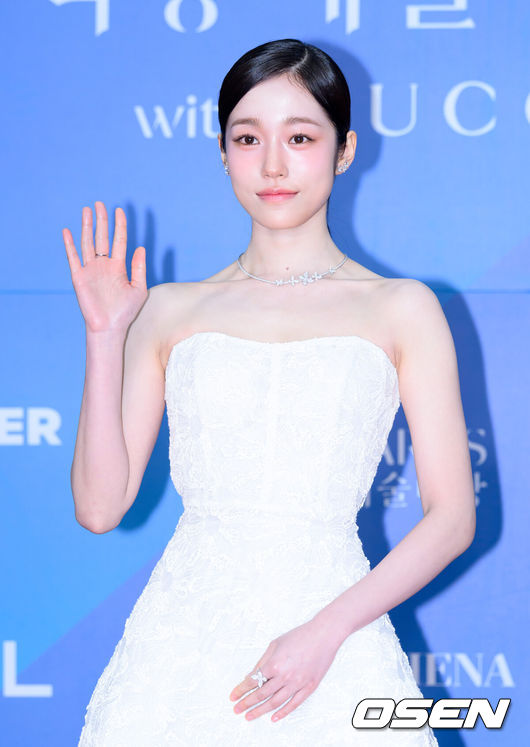 [OSEN=이대선 기자] 5일 오후 서울 강남구 코엑스 D홀에서 ‘제61회 백상예술대상 with 구찌’ 레드카펫 행사가 열렸다.방송·영화·연극을 아우르는 국내 유일무이 종합 예술 시상식 ‘제61회 백상예술대상 with 구찌’는 JTBC·JTBC2·JTBC4에서 동시 생중계, 프리즘·네이버TV·치지직에서 디지털 생중계된다.배우 노윤서가 레드카펫을 밟고 있다. 2025.05.05 /sunday@osen.co.kr