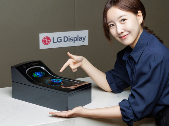 LG디스플레이 차량용 스트레처블 디스플레이의 모습. 사진 LG디스플레이