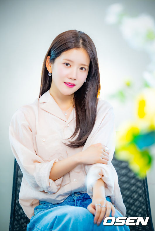 [OSEN=민경훈 기자] 배우 추소정이 최근 서울 마포구 합정동 OSEN 사옥에서 인터뷰를 가졌다.배우 추소정(우주소녀 엑시)은 tvN 월화드라마 ‘이혼보험’에서 보험 사고의 손해액을 결정해 보험금을 지급하는 손해사정사 조아영 역을 맡아 열연을 펼쳤다.배우 추소정이 카메라 앞에서 포즈를 취하고 있다. 2025.05.07 / rumi@osen.co.kr