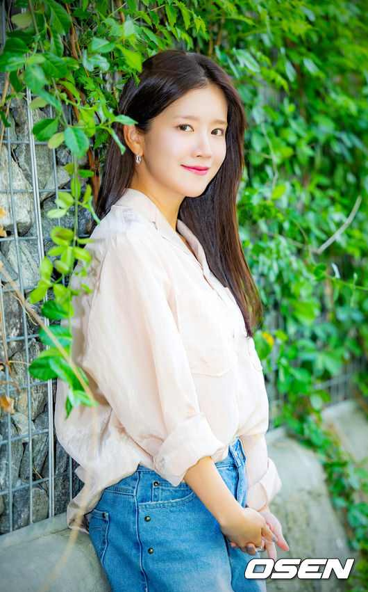 [OSEN=민경훈 기자] 배우 추소정이 최근 서울 마포구 합정동 OSEN 사옥에서 인터뷰를 가졌다.배우 추소정(우주소녀 엑시)은 tvN 월화드라마 ‘이혼보험’에서 보험 사고의 손해액을 결정해 보험금을 지급하는 손해사정사 조아영 역을 맡아 열연을 펼쳤다.배우 추소정이 카메라 앞에서 포즈를 취하고 있다. 2025.05.07 / rumi@osen.co.kr